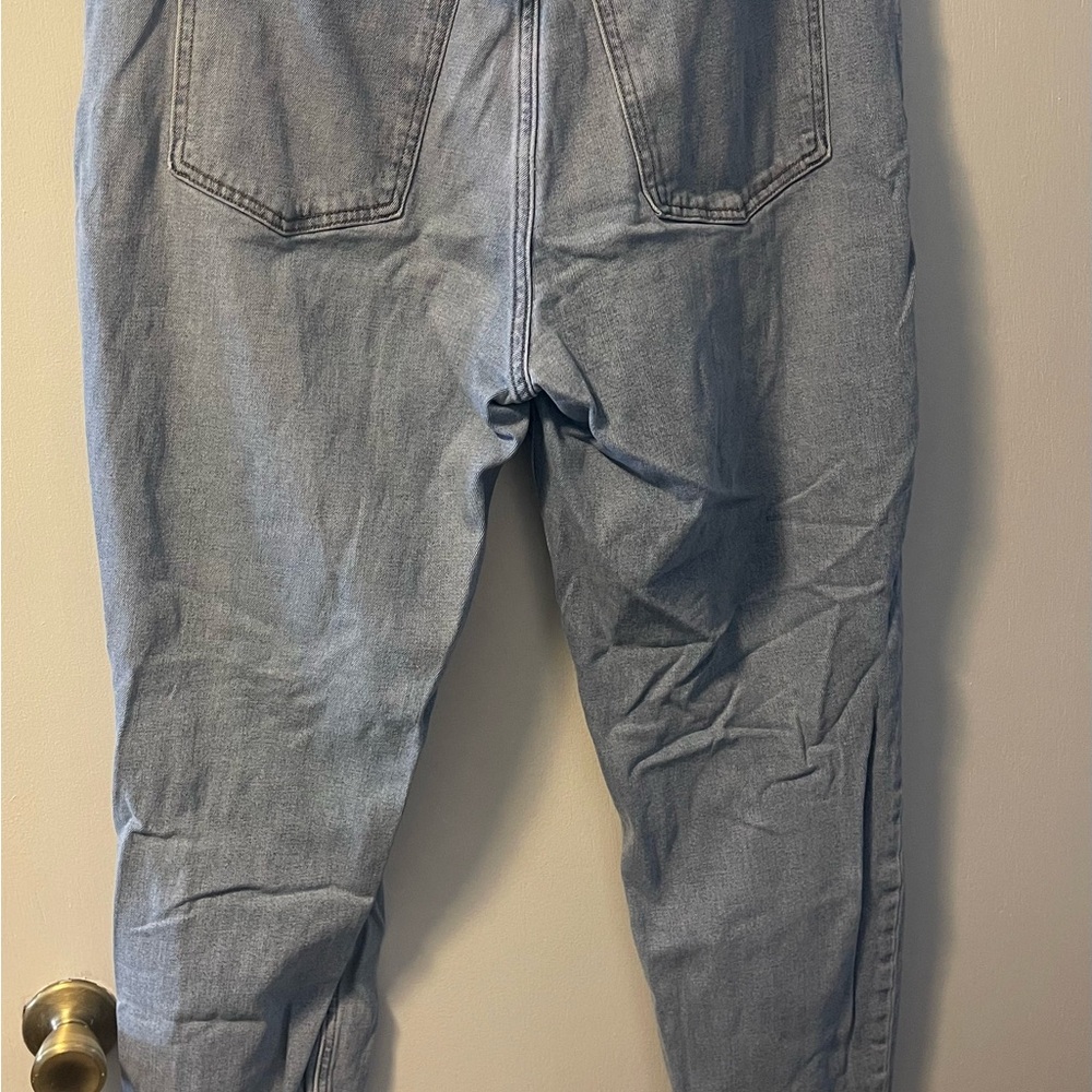 Abercrombie The Mom High Rise jeans. - Picture 3 of 5